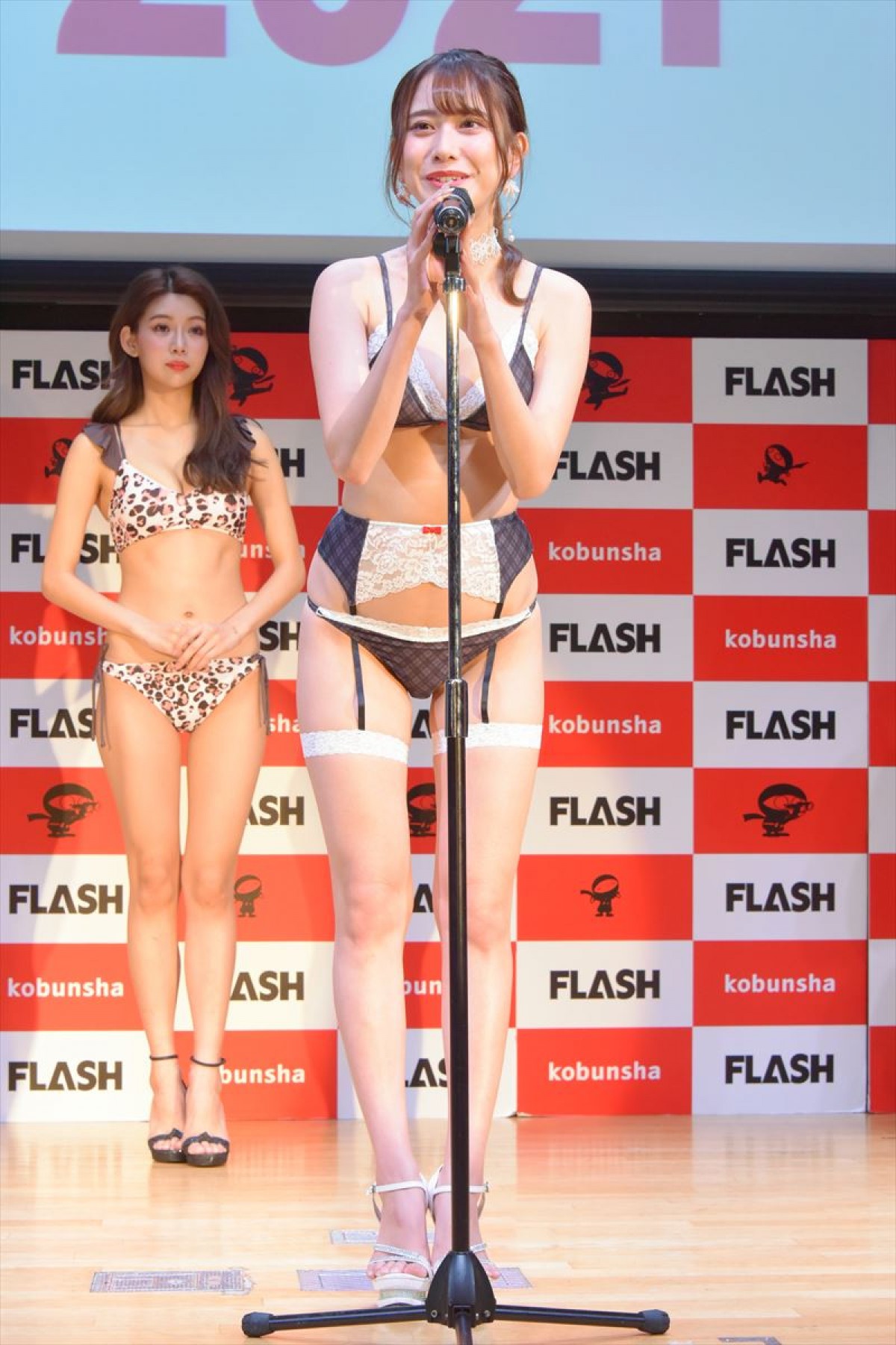 「ミスFLASH2021」ファイナリスト15名が集結！ ビキニ姿で猛烈アピール