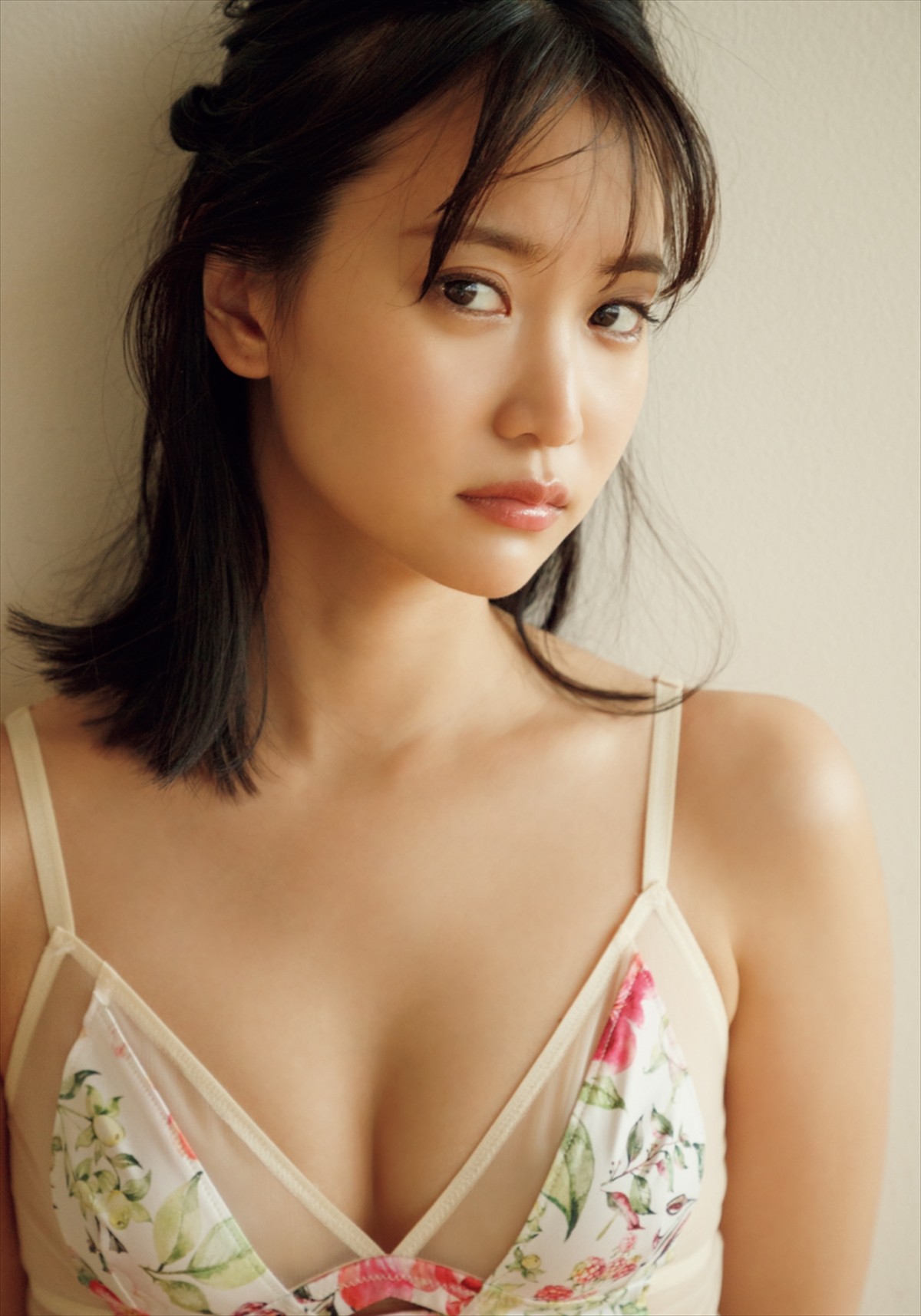 吉岡里帆、新たな魅力全開　2nd写真集未収録カットを公開