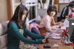 映画『空に住む』に出演する（左から）多部未華子、岸井ゆきの