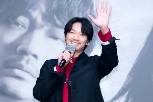 映画『ドクター・デスの遺産－BLACK FILE－』プレミアイベントに登場した綾野剛