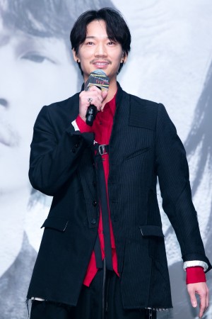 映画『ドクター・デスの遺産－BLACK FILE－』プレミアイベントに登場した綾野剛