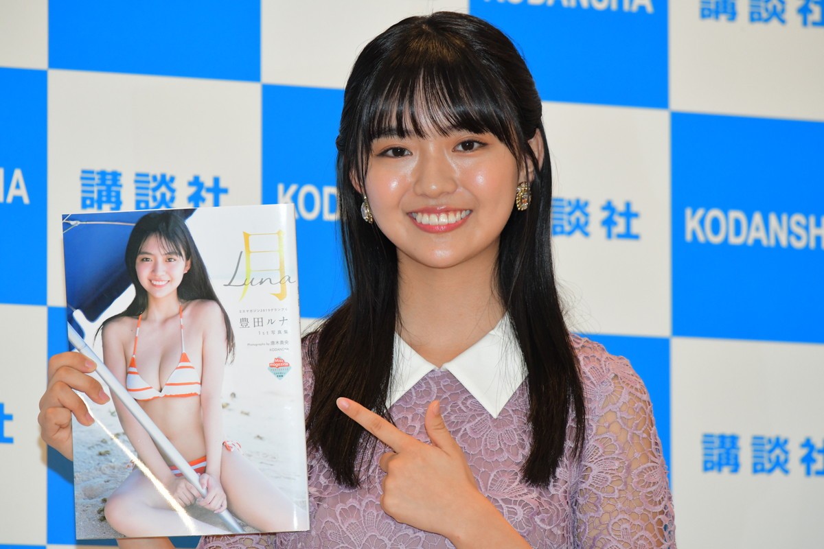 「ミスマガ2020」グランプリは新井遥！ 豊田ルナも祝福