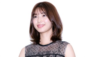 ファースト写真集『白石聖 2016‐2020』発売記念取材会に登場した白石聖