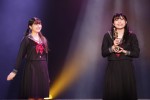 BEYOOOOONDS主演　演劇女子部『アラビヨーンズナイト』　主人公の女子高生を演じる岡村美波（左）と西田汐里（右）