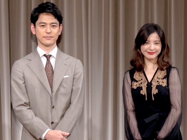 （左から）妻夫木聡、吉高由里、『危険なビーナス』制作発表会見に登壇