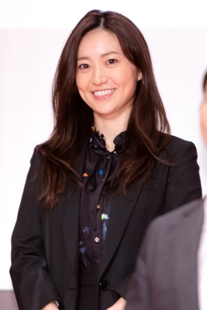 ドラマ『七人の秘書』制作発表記者会見に登場した大島優子