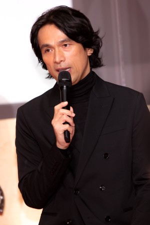 ドラマ『七人の秘書』制作発表記者会見に登場した江口洋介