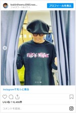 大森南朋、カーテンの間からひょっこり登場　※「大森南朋」インスタグラム