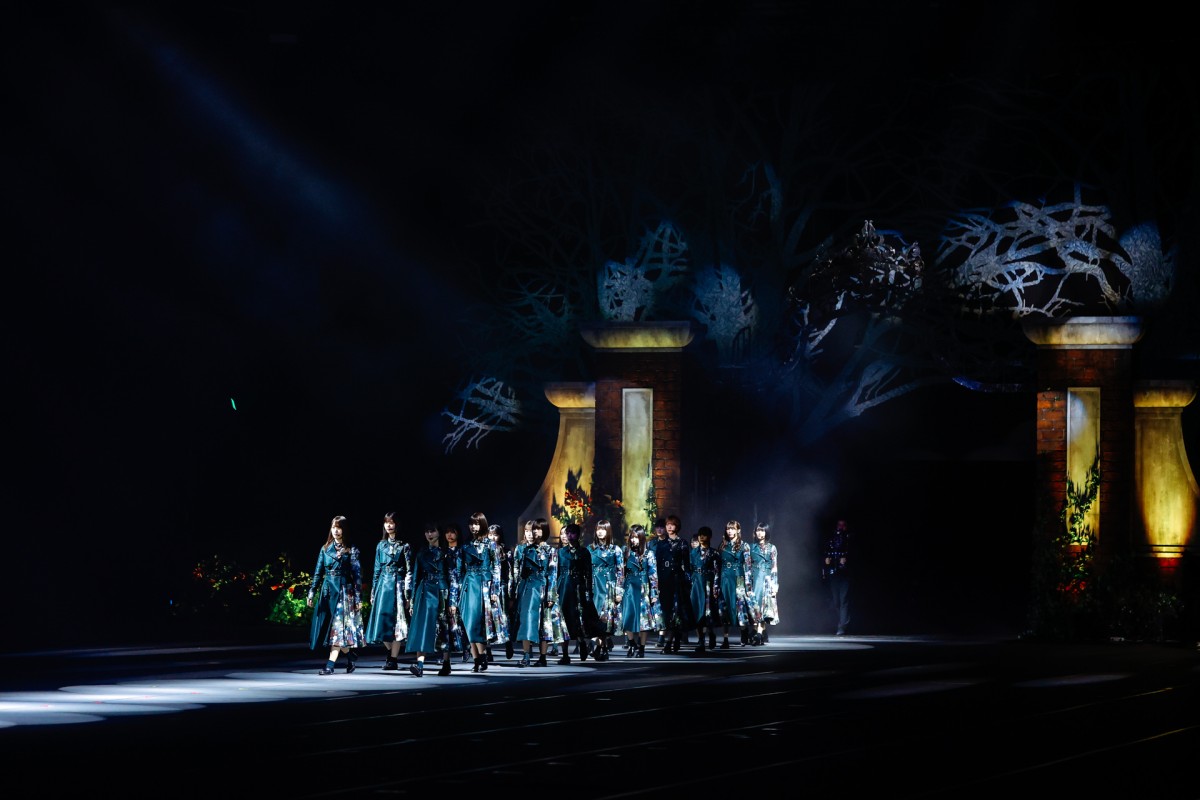 ＜欅坂46 THE LAST LIVE 1日目＞「不協和音」「黒い羊」全17曲をノンストップ “欅の世界観”で見せる