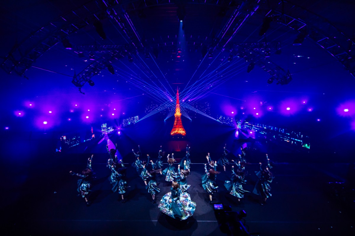 ＜欅坂46 THE LAST LIVE 1日目＞「不協和音」「黒い羊」全17曲をノンストップ “欅の世界観”で見せる