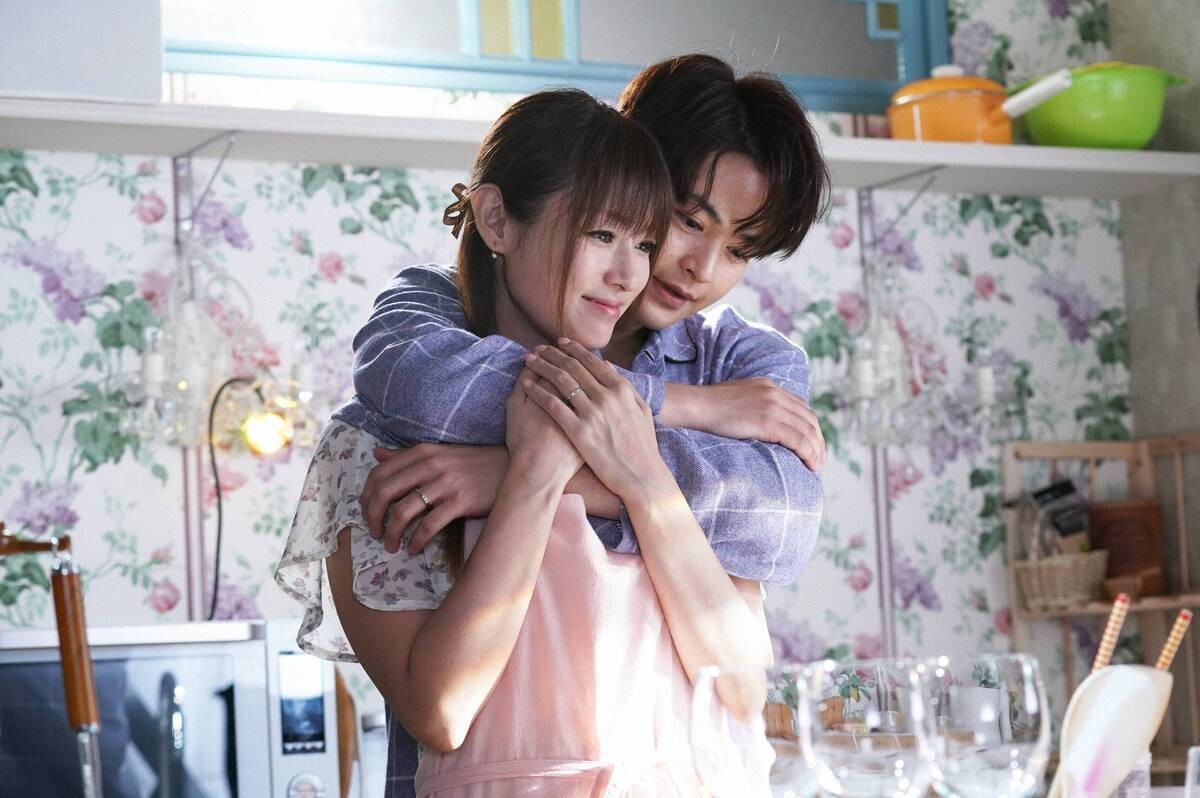 木曜劇場『ルパンの娘』第1話場面写真(左から)深田恭子、瀬戸康史