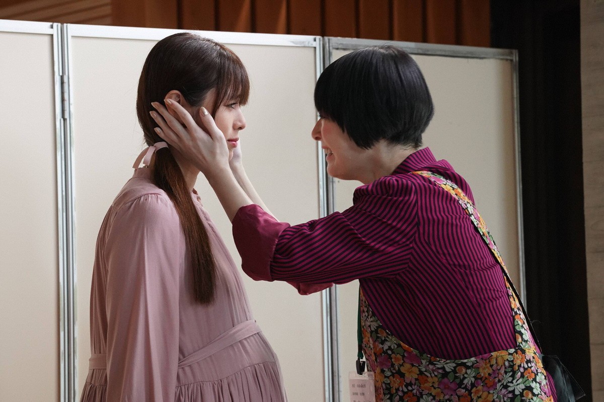 『ルパンの娘』“華”深田恭子の妊婦姿も　遠野なぎこ、助産師として第2話に再登場