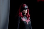 ドラマ『BATWOMAN／バットウーマン』シーズン1より、バットウーマンを演じたルビー・ローズ