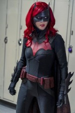 ドラマ『BATWOMAN／バットウーマン』シーズン1より、バットウーマンを演じたルビー・ローズ