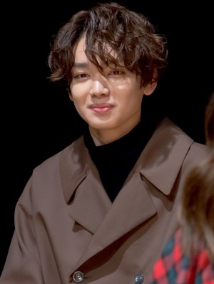 金曜ドラマ『恋する母たち』制作発表会見に出席した宮世琉弥