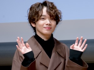 金曜ドラマ『恋する母たち』制作発表会見に出席した宮世琉弥