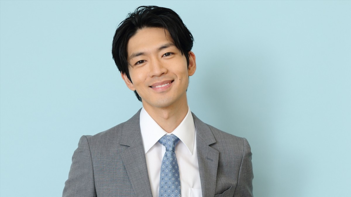 『最愛』松下洸平、待ち時間に日向ぼっこ　その真意にファン感心「流石」「素晴らしいです」