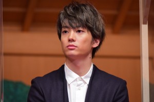 映画『十二単衣を着た悪魔』完成披露報告会に登場した伊藤健太郎