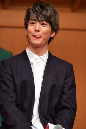 映画『十二単衣を着た悪魔』完成披露報告会に登場した伊藤健太郎