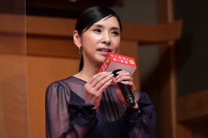 映画『十二単衣を着た悪魔』完成披露報告会に登場した黒木瞳監督