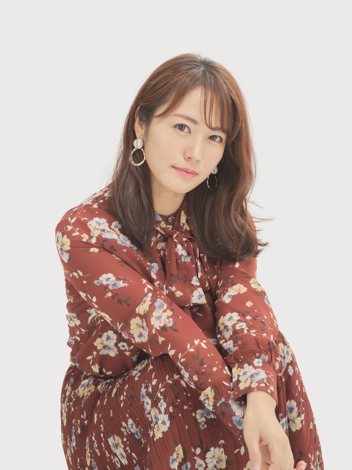デビュー20周年・磯山さやか、2021年カレンダー発売　⽔着やランジェリー姿も