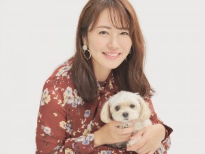 芸能活動20周年を迎える磯山さやか　愛犬のリリーも一緒に撮影