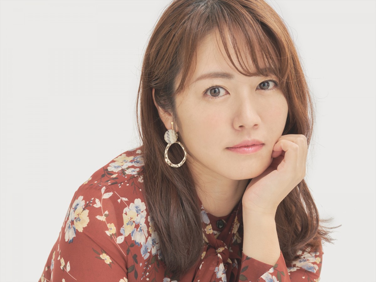デビュー20周年・磯山さやか、2021年カレンダー発売　⽔着やランジェリー姿も