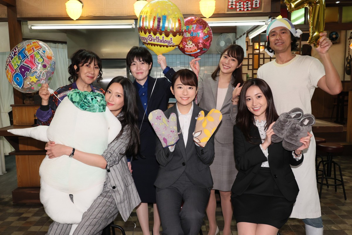 木村文乃＆菜々緒＆大島優子の誕生日を“秘書軍団”が祝福　プレゼントに絶叫