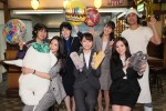 【写真】木村文乃＆菜々緒＆大島優子の誕生日を“秘書軍団”が祝福　プレゼントに絶叫