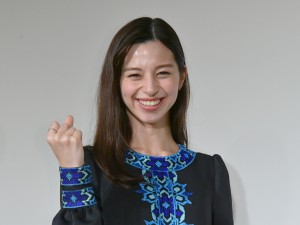 映画『水上のフライト』完成報告イベントに登場した中条あやみ