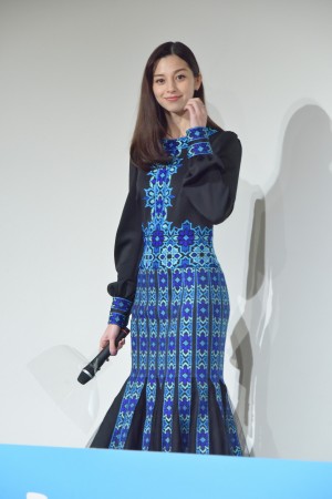 映画『水上のフライト』完成報告イベントに登場した中条あやみ