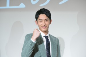 映画『水上のフライト』完成報告イベントに登場した杉野遥亮