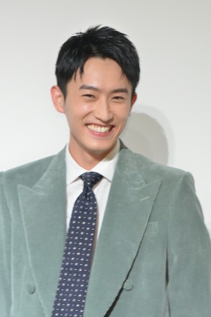 映画『水上のフライト』完成報告イベントに登場した杉野遥亮