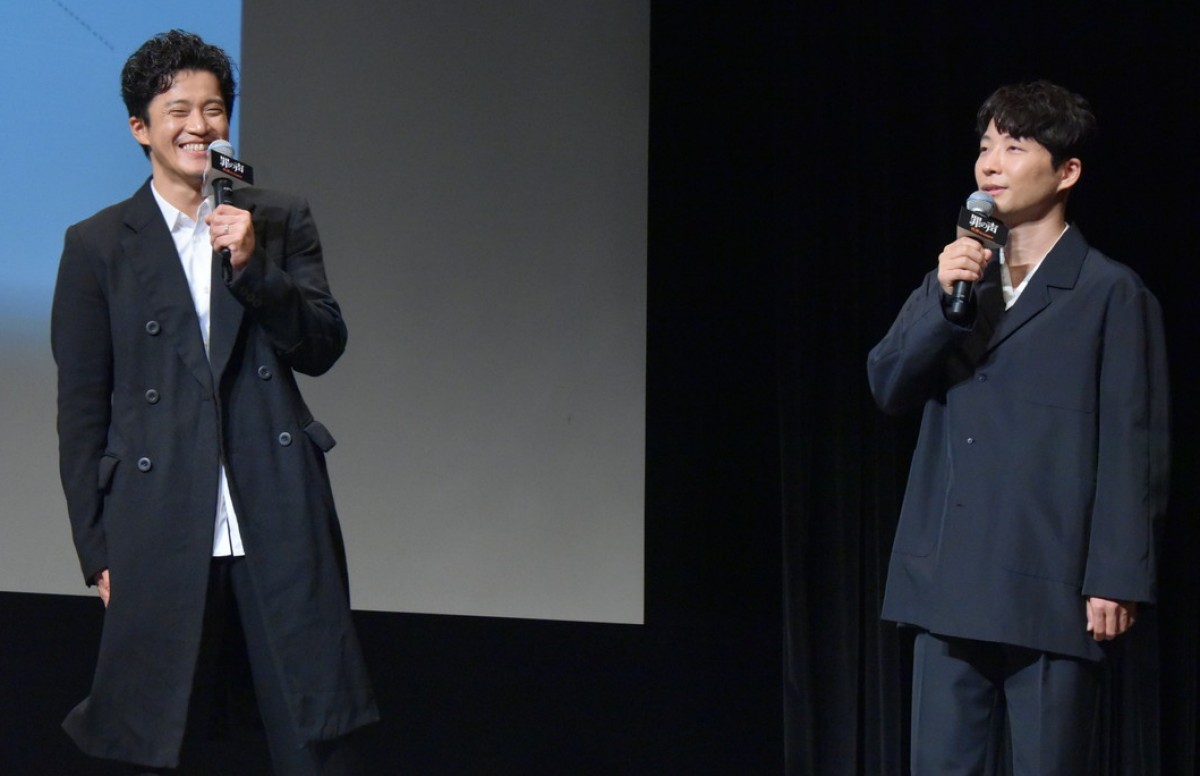 映画『罪の声』公開直前イベントに登場した(左から)小栗旬、星野源
