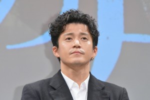 映画『罪の声』公開直前イベントに登場した小栗旬