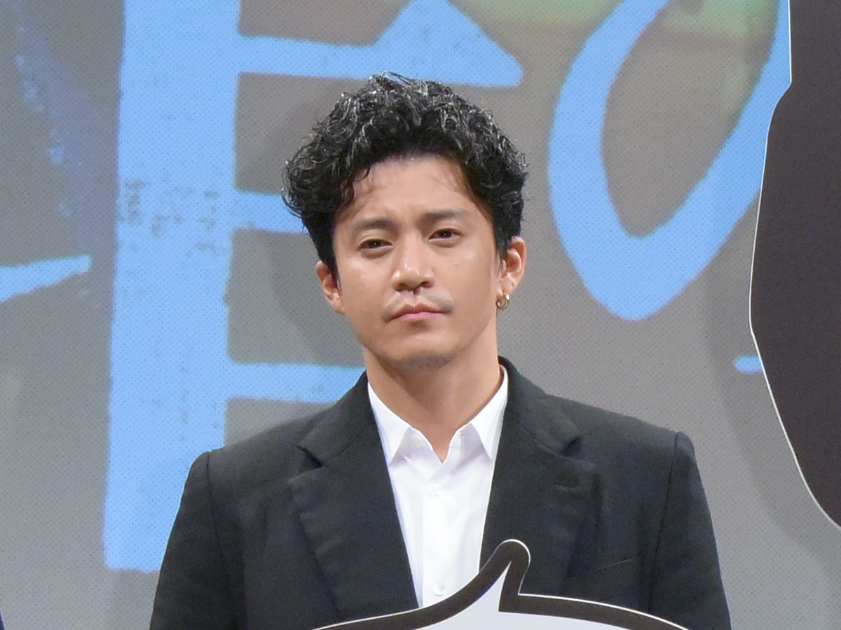 小栗旬、星野源は“罪な声”「気持ちを穏やかにさせる」