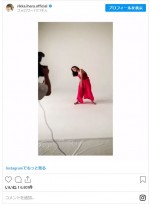 伊原六花が裸足でかれんに舞う！ カレンダーオフショット　※「伊原六花」インスタグラム
