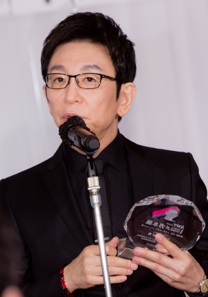 第33回 日本 メガネ ベストドレッサー賞 表彰式に登場した古舘伊知郎