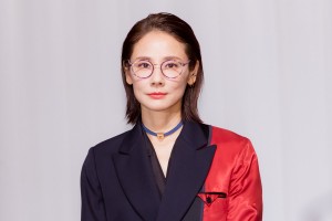 第33回 日本 メガネ ベストドレッサー賞 表彰式に登場した吉田羊