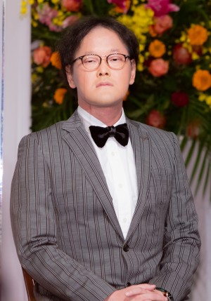 第33回 日本 メガネ ベストドレッサー賞 表彰式に登場したアインシュタイン・稲田直樹