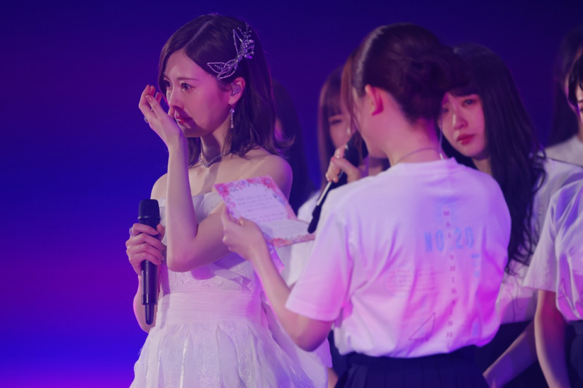 乃木坂46・白石麻衣が愛された証　メンバーの涙に包まれた卒業コンサート