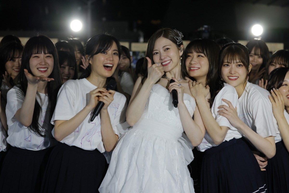 乃木坂46・白石麻衣が愛された証　メンバーの涙に包まれた卒業コンサート