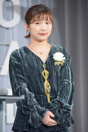 「東京ドラマアウォード 2020」助演女優賞を受賞した伊藤沙莉