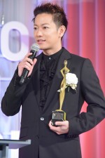「東京ドラマアウォード 2020」助演男優賞を受賞した佐藤健