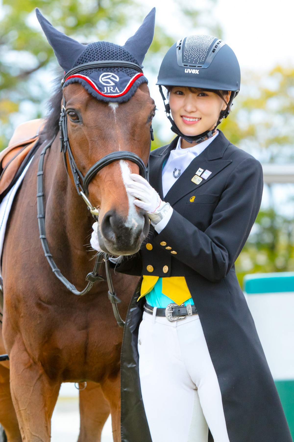 “馬を愛するアイドル”櫻坂46・菅井友香、乗馬で笑顔振りまく