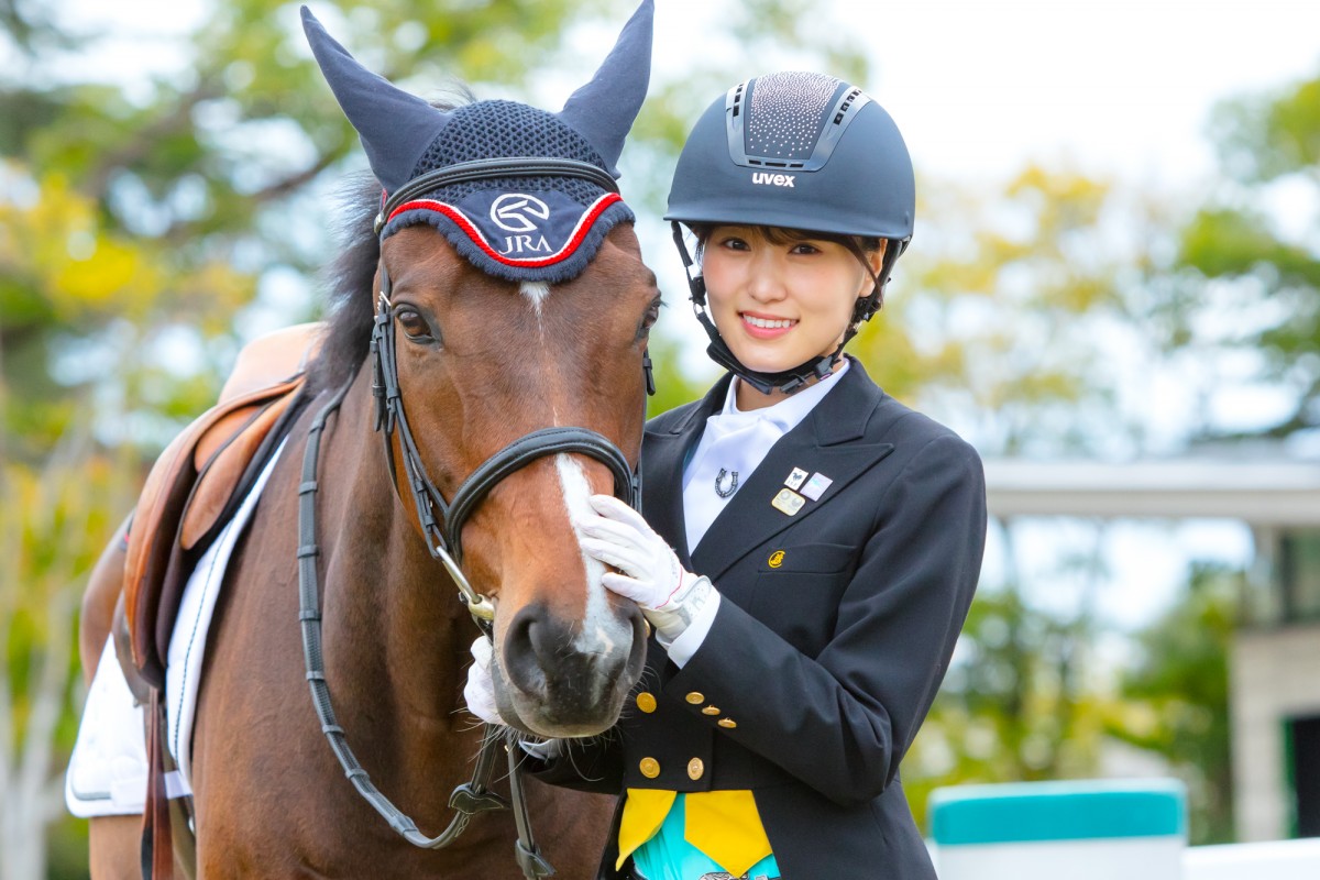 “馬を愛するアイドル”櫻坂46・菅井友香、乗馬で笑顔振りまく