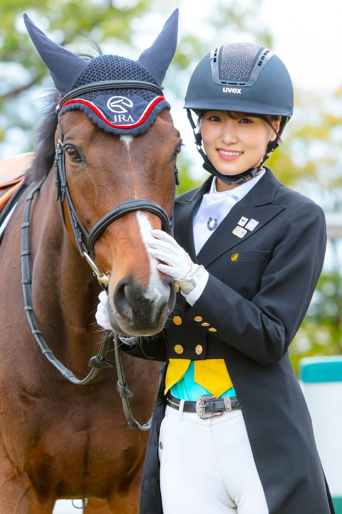 “馬を愛するアイドル”櫻坂46・菅井友香、乗馬で笑顔振りまく