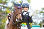 【写真】“馬を愛するアイドル”櫻坂46・菅井友香、乗馬で笑顔振りまく
