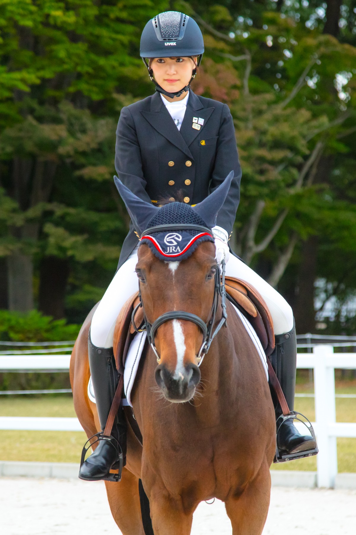“馬を愛するアイドル”櫻坂46・菅井友香、乗馬で笑顔振りまく