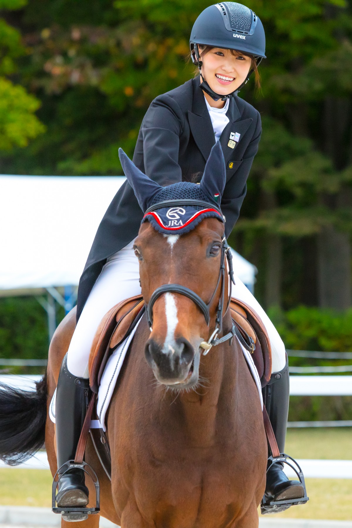 “馬を愛するアイドル”櫻坂46・菅井友香、乗馬で笑顔振りまく